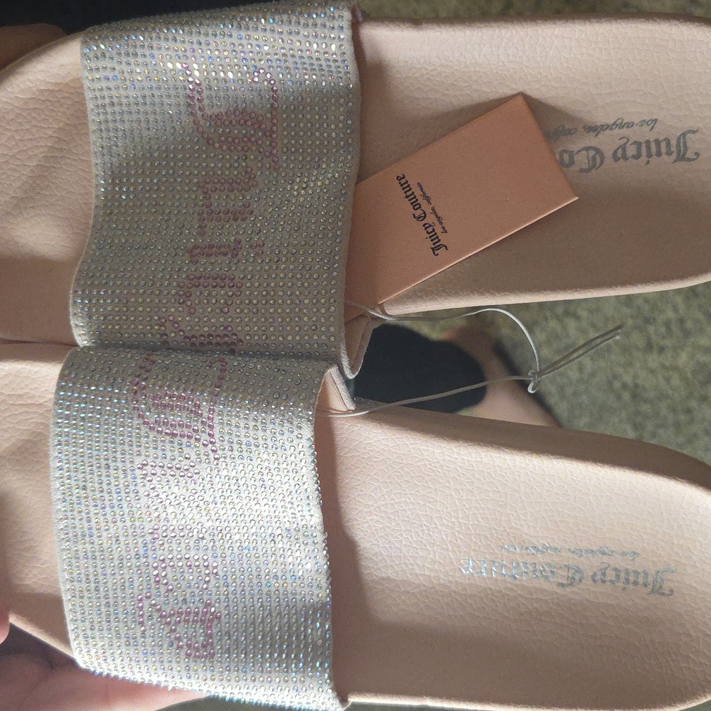 Juicy flip flops